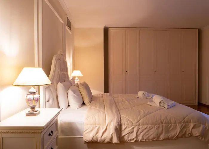 Alexandra: Sea Views Pool Jacuzzi Sauna Vila *