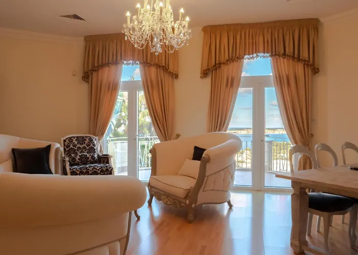 Alexandra: Sea Views Pool Jacuzzi Sauna