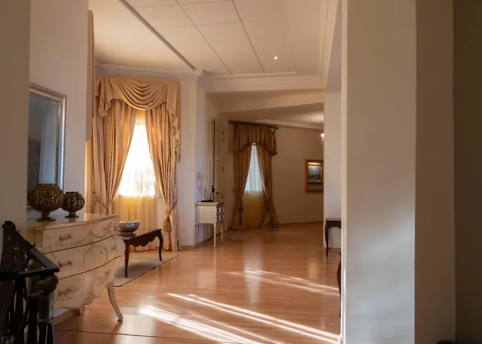 Vila Alexandra: Sea Views Pool Jacuzzi Sauna