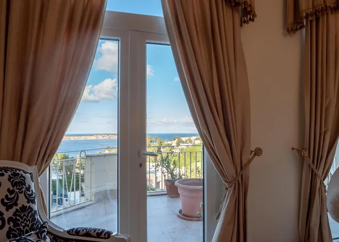 Vila Alexandra: Sea Views Pool Jacuzzi Sauna Mellieħa