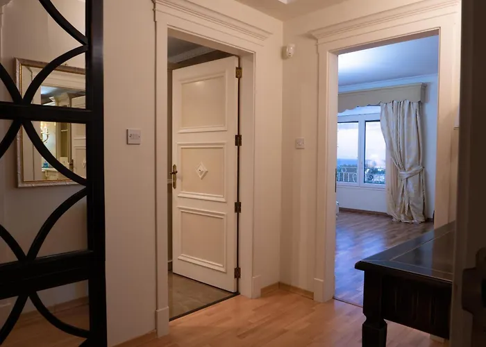 Alexandra: Sea Views Pool Jacuzzi Sauna Mellieħa