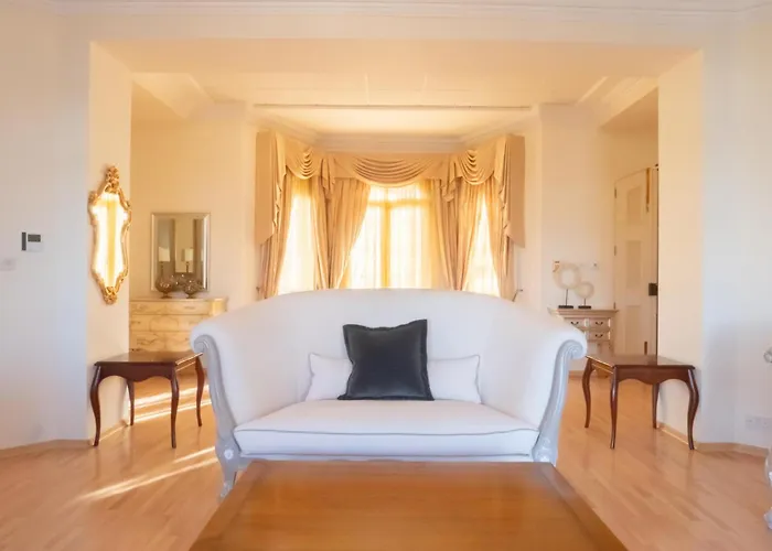 Alexandra: Sea Views Pool Jacuzzi Sauna 빌라 *