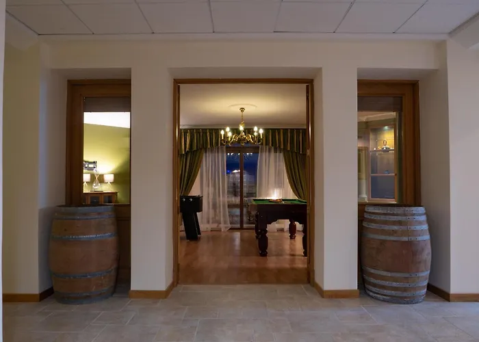 Vila Alexandra: Sea Views Pool Jacuzzi Sauna