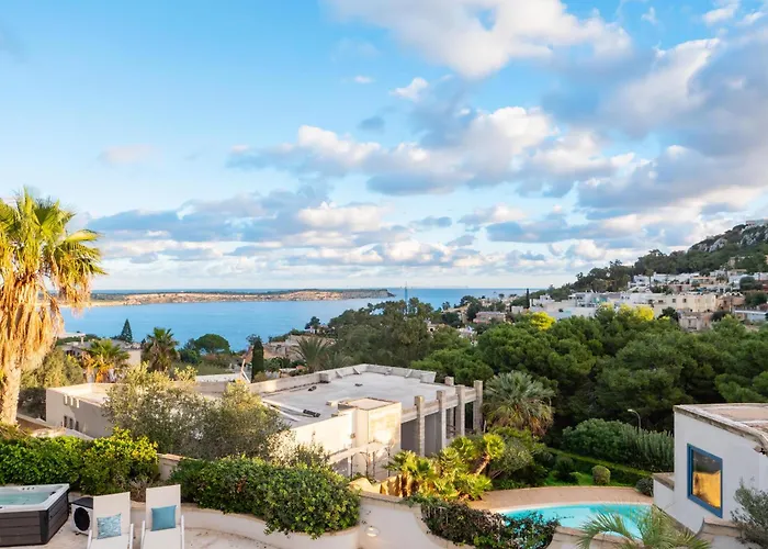 Alexandra: Sea Views Pool Jacuzzi Sauna *