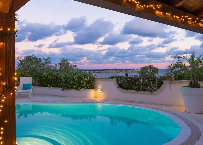 Alexandra: Sea Views Pool Jacuzzi Sauna 멜리에하