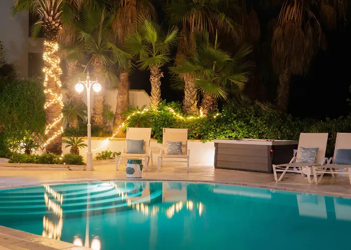 Alexandra: Sea Views Pool Jacuzzi Sauna *