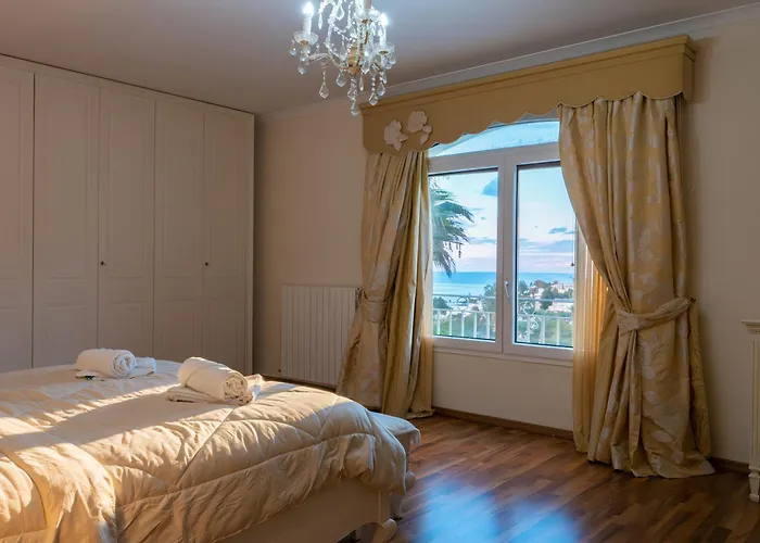 Alexandra: Sea Views Pool Jacuzzi Sauna 멜리에하